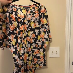 Jones New York Orange Floral Blouse with Short Sleeves and Boxy Relaxed Style